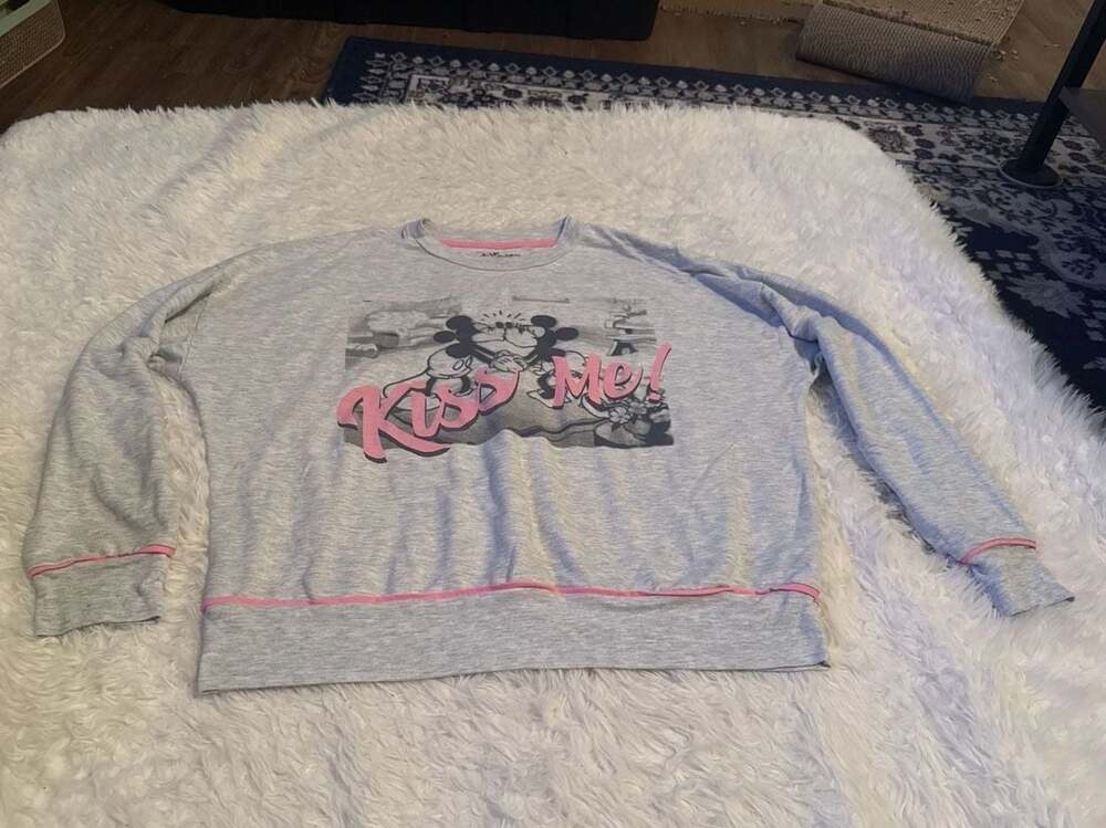 Disney Mickey & Minnie Mouse Kiss Me Platinum Silver Heather Sleepwear Sweatshir